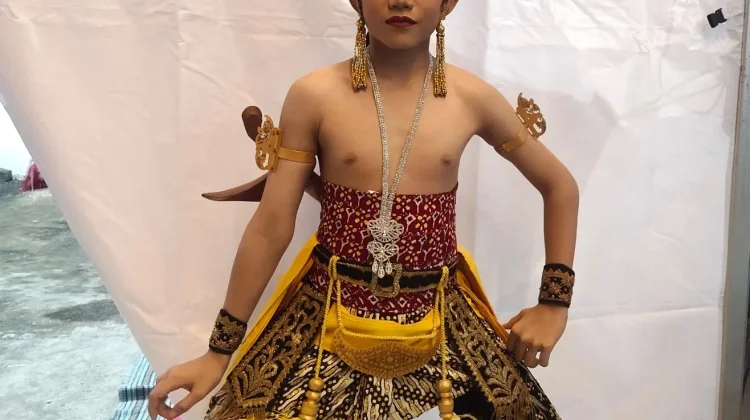 Gurnat: Menyeimbangkan Seni Pedalangan dan Wayang Orang di Usia Belia