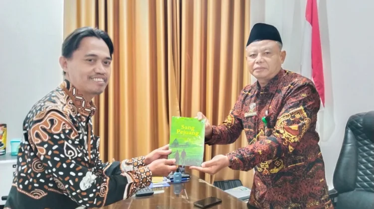 Upaya Penguatan Literasi di Madrasah dengan Buku Antologi Puisi