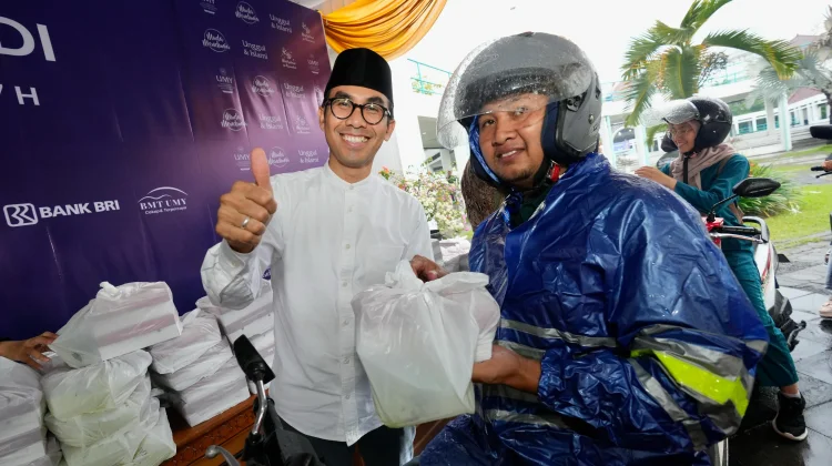 UMY Bagikan 4 Ribu Takjil Gratis