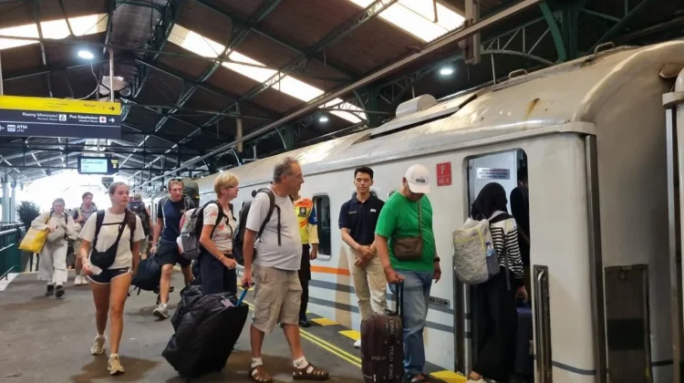 Rupiah Weakening Seen to Boost Foreign Tourist Visits