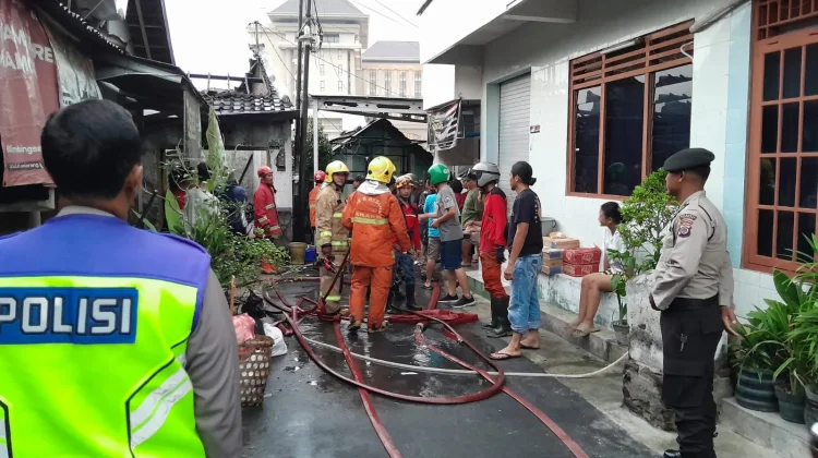 Diduga Korsleting Listrik, Rumah di Sleman Dilahap Api