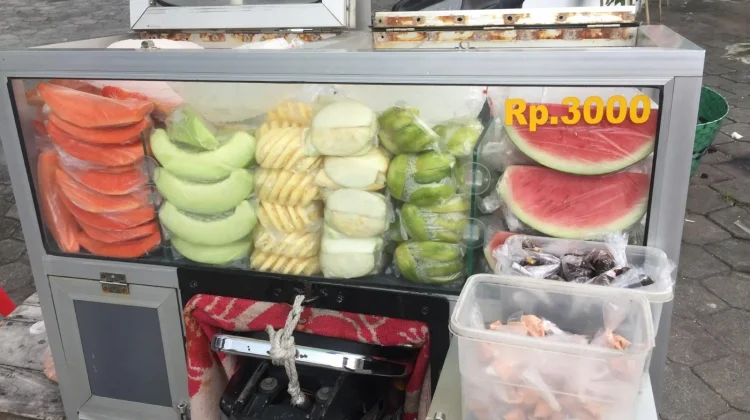 Buah Dingin Condongcatur Andalkan Harga Ramah Mahasiswa