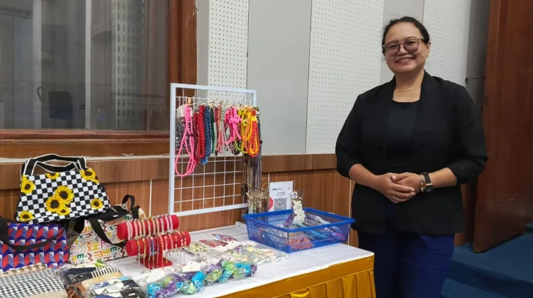Ibu Rumah Tangga Sukses Bangun Bisnis Aksesori Rumahan