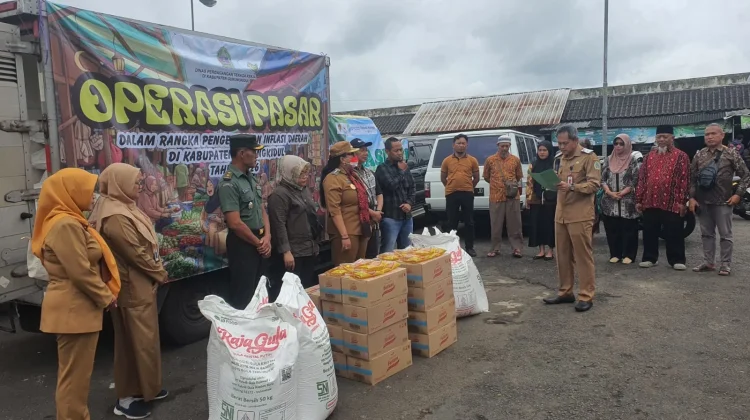 Stabilkan Harga Kebutuhan Pokok, Pemkab Gunungkidul Gelar Operasi Pasar