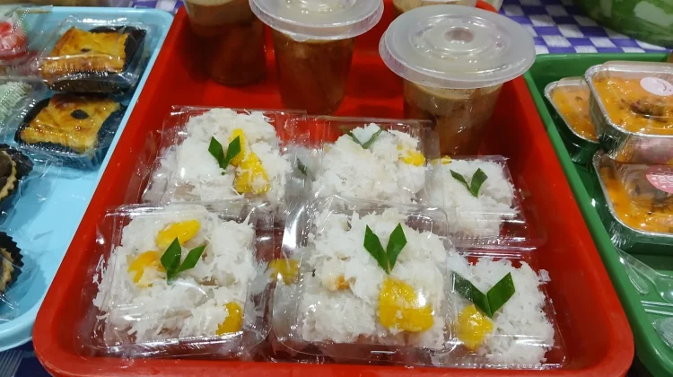 Berburu Takjil Legendaris Kicak di Pasar Ramadan Kauman Yogyakarta