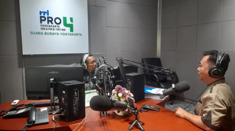 Dialog Interaktif Membahas Pentingnya Cara Makan yang Benar