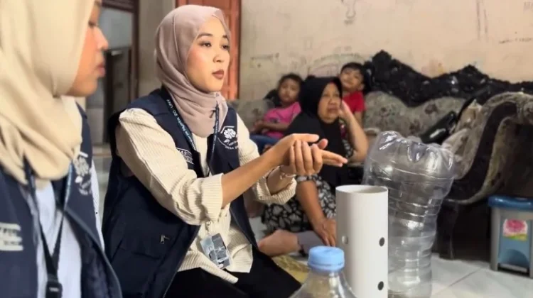 Mahasiswa KKN UNY Kenalkan Biopori dan Komposter Galon ke Masyarakat