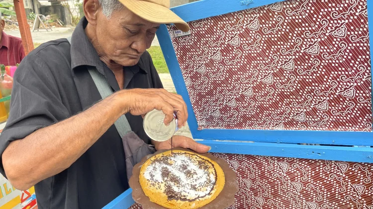 Manisnya Kenangan dalam Sepotong Terang Bulan Jadul