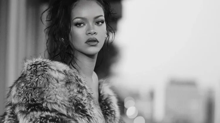 Rihanna Beri Kode Keras Kembali ke Studio, Penggemar Antusias Nantikan Album Baru