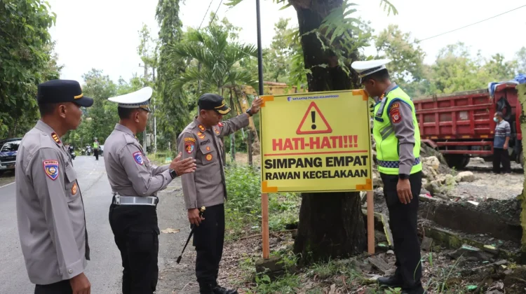 Kapolres Kulon Progo Tinjau Sejumlah Titik Rawan Kecelakaan