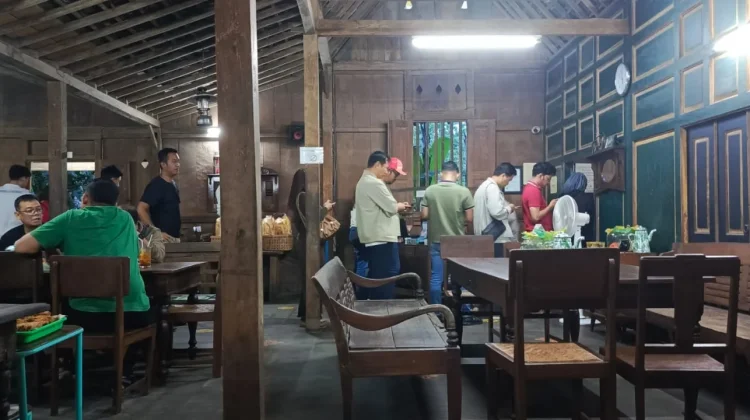 Waroeng Kopi Klotok, Pengunjung Merasa Pulang ke Rumah Nenek