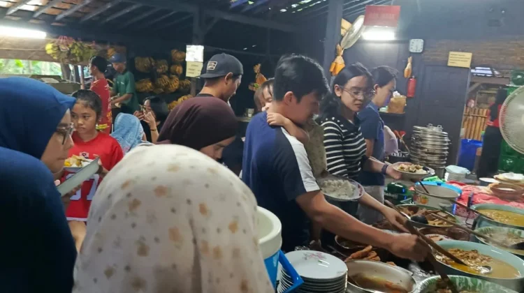 Waroeng Kopi Klotok, Pengunjung Merasa Pulang ke Rumah Nenek