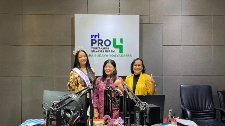 Perempuan Sebagai Penjaga dan Pengembang Warisan Luhur