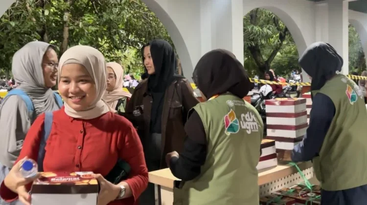 Ditukar dengan Kupon Kajian, Masjid Kampus UGM Sediakan 1.500 Takjil Gratis
