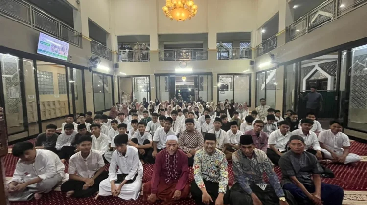 Subuh Warrior Perkuat Iman Siswa Mugadeta di Masjid