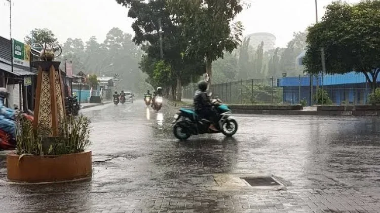 Hujan Berpotensi Melanda DIY, Waspada Petir dan Angin Kencang