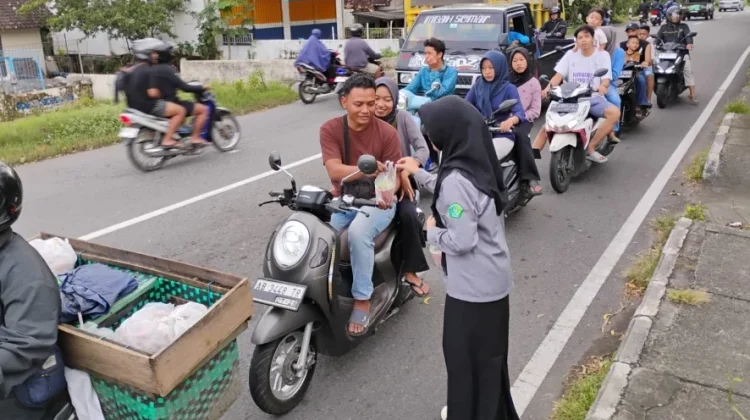 Maknai Ramadan, Siswa MTs Negeri 6 Kulon Progo Berbagai Takjil
