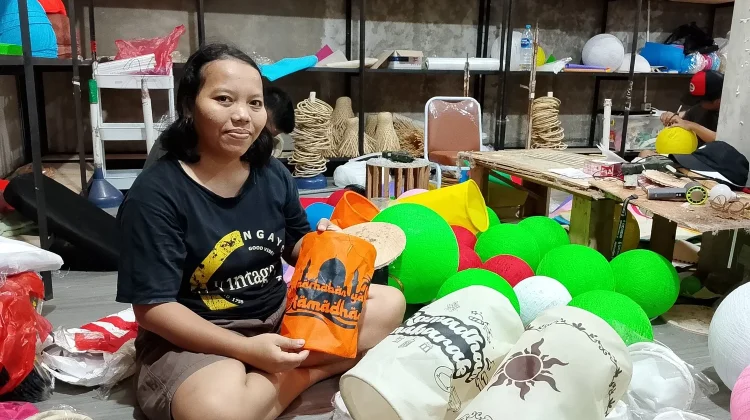 Lebaran Semakin Dekat, Pengrajin Lampion Terima Ribuan Orderan hingga Luar Negeri