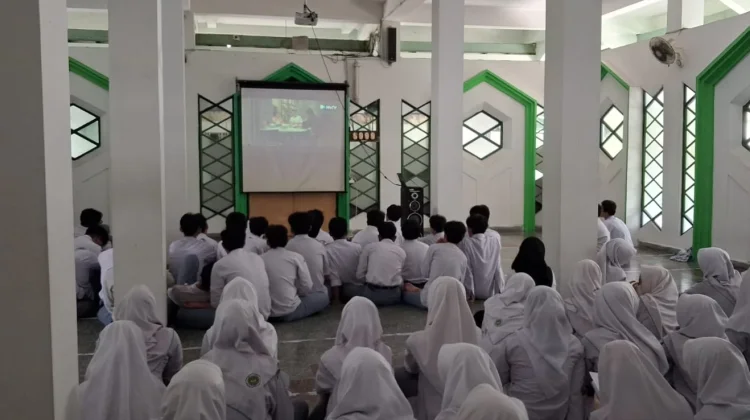 Kegiatan Pesantren Ramadan dengan Pemutaran Film