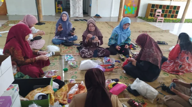 Kreativitas Ramadhan: Limbah Disulap Jadi Hadiah Cantik