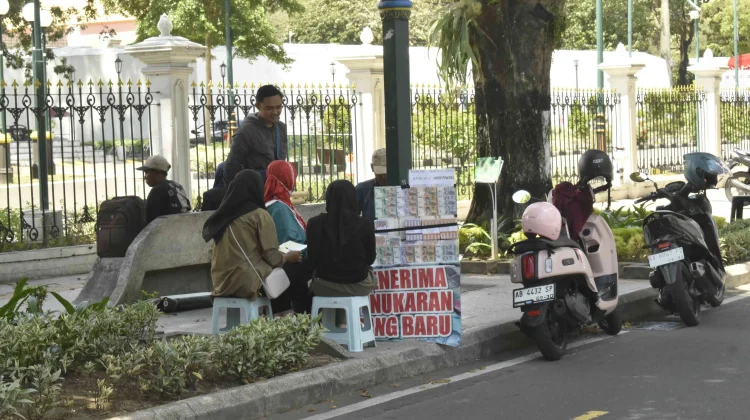 Menjelang Lebaran, Pedagang Jasa Tukar Uang Bermunculan di Yogyakarta