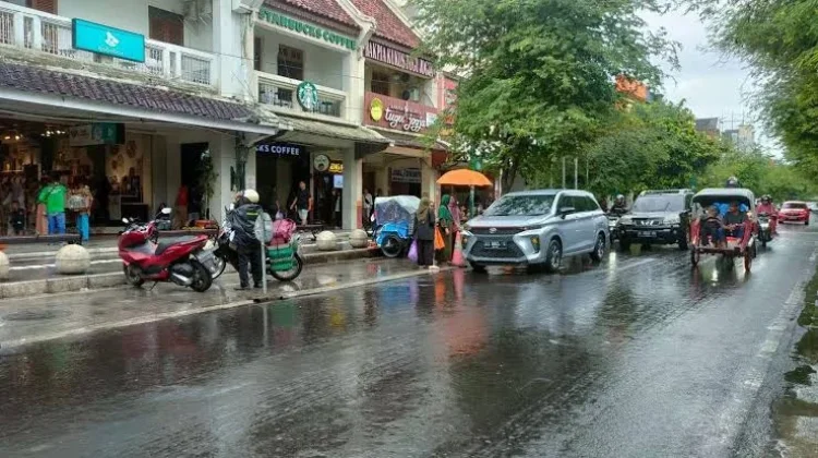 Cuaca DIY Selasa, 3 Kabupaten Berpotensi Hujan Disertai Petir dan Angin Kencang