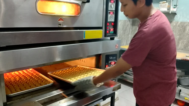 Penjual Kue Kering Mulai Dibanjiri Orderan hingga Tembus 1.200 Toples