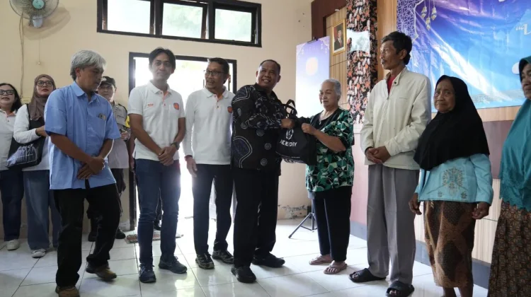REI DIY Salurkan Ratusan Paket Sembako, Bupati Sleman Beri Apresias