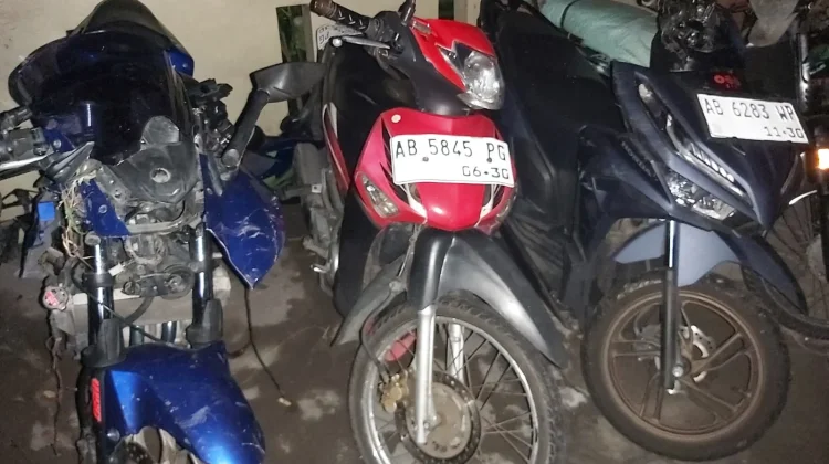 Pemotor Menyeberang Mendadak di Bambanglipuro Akibatkan Kecelakaan Beruntun