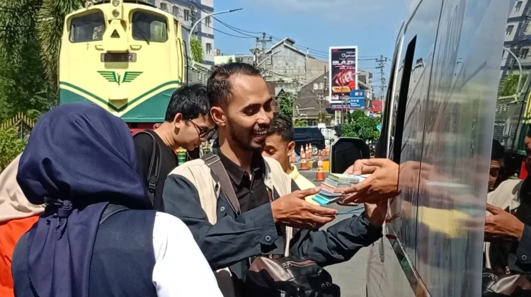 Menarik, Penukaran Paket Uang Baru Disiapkan di Stasiun Yogyakarta