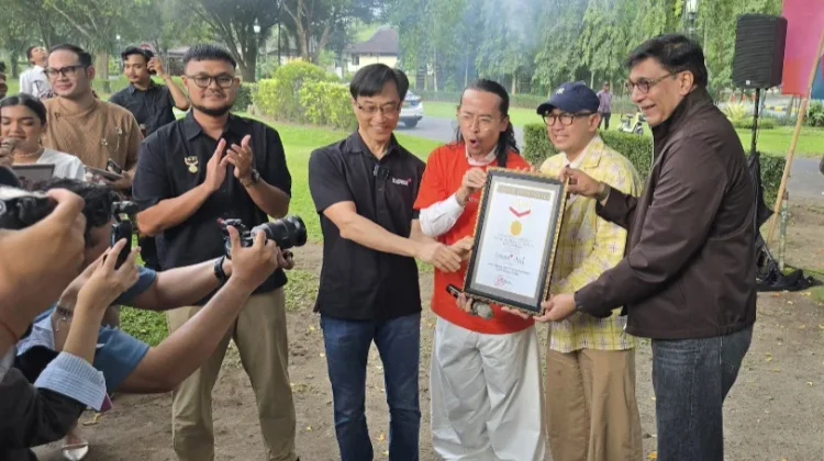 Buktikan Sinyal Kuat jelang Lebaran, Indosat Raih Rekor MURI Siaran Siniar di Bus