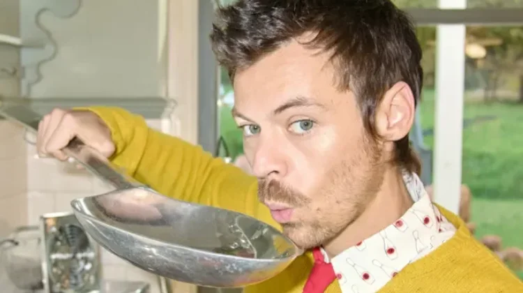 Harry Styles Rajai Tangga Lagu Inggris, Borong Rekor lewat Album Baru