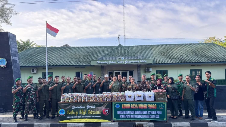 Jumat Berkah, Yayasan Patriot Bangsa Mandiri Gelar Pembagian Takjil Gratis