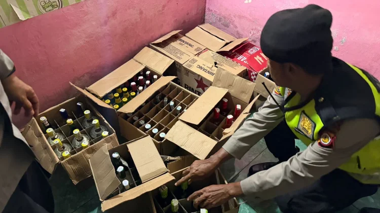 Polres Bantul Sita Ratusan Botol Miras Ilegal di Bambanglipuro