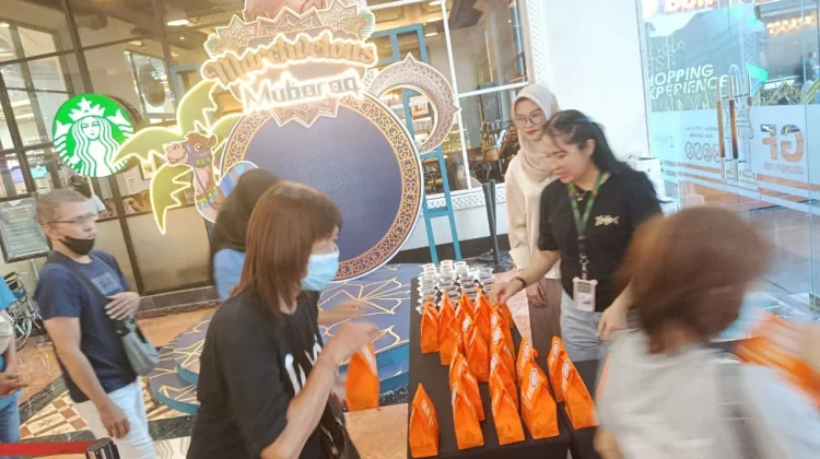 JCM Bagikan Takjil Gratis Sambut Ramadan 1447