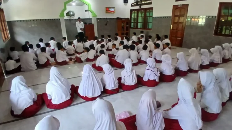 Madrasah Ibtidaiyah Muhammadiyah Kenteng Gelar Pesantren Ramadan
