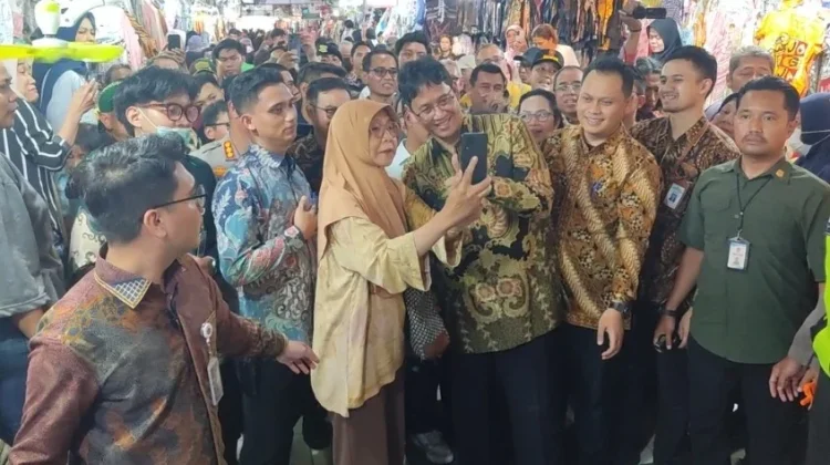 Menkeu Purbaya Tepis Isu Pasar Tradisional Sepi