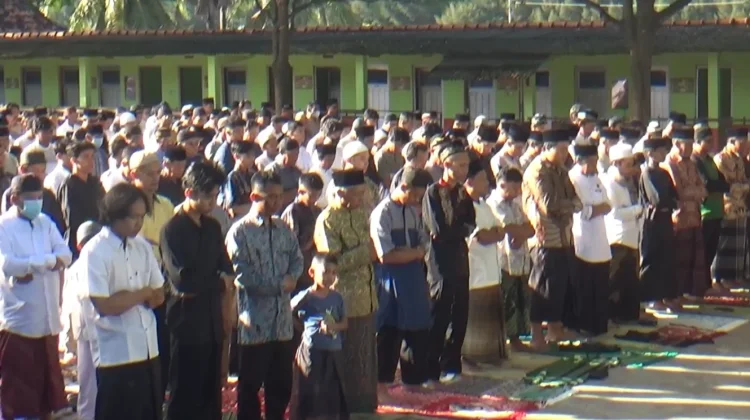 Pilih Jalur Berbeda, Majelis Sholawat Asyghil Kubro Laksanakan Salat Id Pagi Tadi