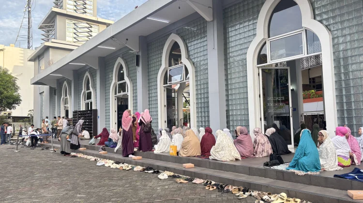 Suasana Syahdu Iringi Ribuah Orang saat Salat Idulfitri di UIN Sunan Kalijaga