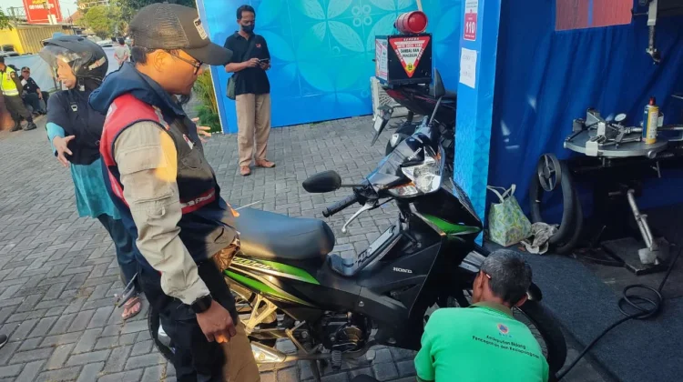 Melihat Jasa Tambal Ban dan Servis Gratis di Pos Terpadu Druwo Bantul