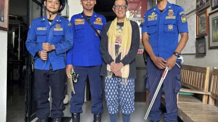 Lebaran Tetap Siaga: Ksatria Biru Yogyakarta Amankan Ular di Kediaman Sang Maestro
