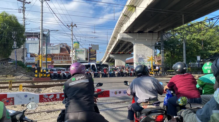 KA Gajayana Tertemper, KAI Ingatkan Pentingnya Disiplin Keselamatan di Jalur Rel