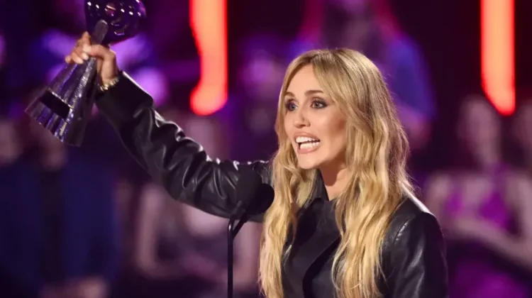 Miley Cyrus Raih Innovator Award di iHeartRadio Music Awards 2026