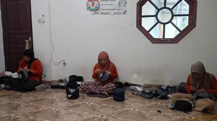 Putar Roda Perekonomian, Peci Batik Jogokaryan Berdayakan Warga Lokal