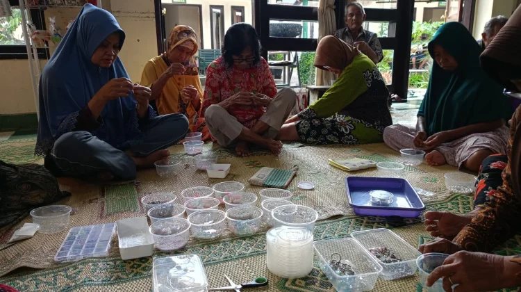 Pemeriksaan Kesehatan Lansia Dilakukan Rutin Setiap Tiga Bulan