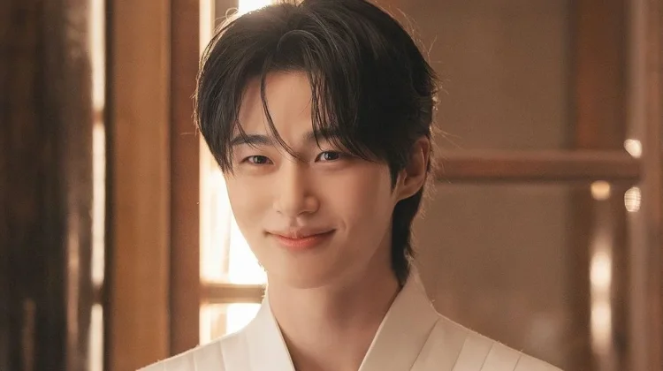 Byeon Woo Seok Ungkap Perannya sebagai Pangeran Kesepian dalam Perfect Crown