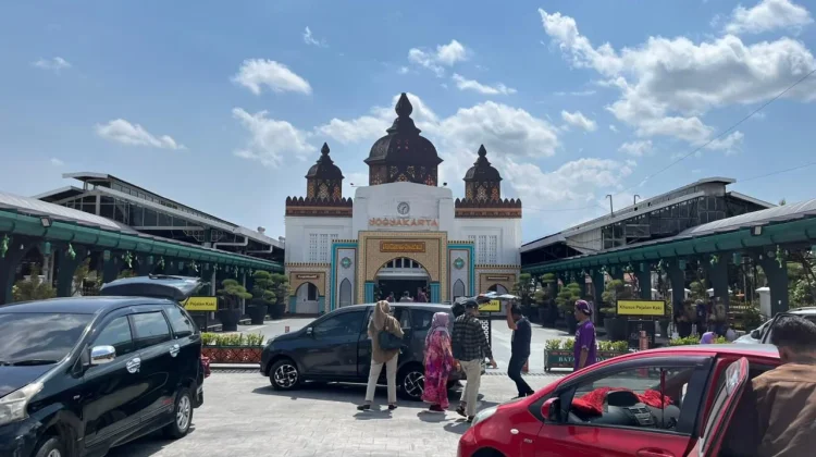 Sepekan Pasca Lebaran, Sebanyak 64.961 Penumpang Masih Padati Stasiun