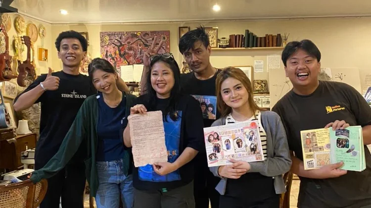 Self Healing dengan Menyusun Scrapbook Bersama Setia Utami