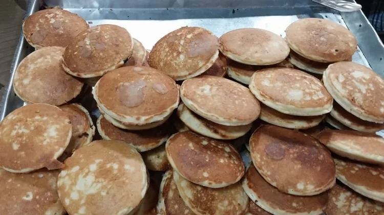 Dijual Mulai Rp3.000, Jajanan Tradisional di Pasar Ngasem Ramai Diburu