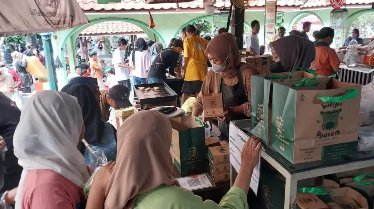 Wingko Pasar Ngasem Diburu saat Libur Lebaran, Antrean Panjang hingga 3 Jam